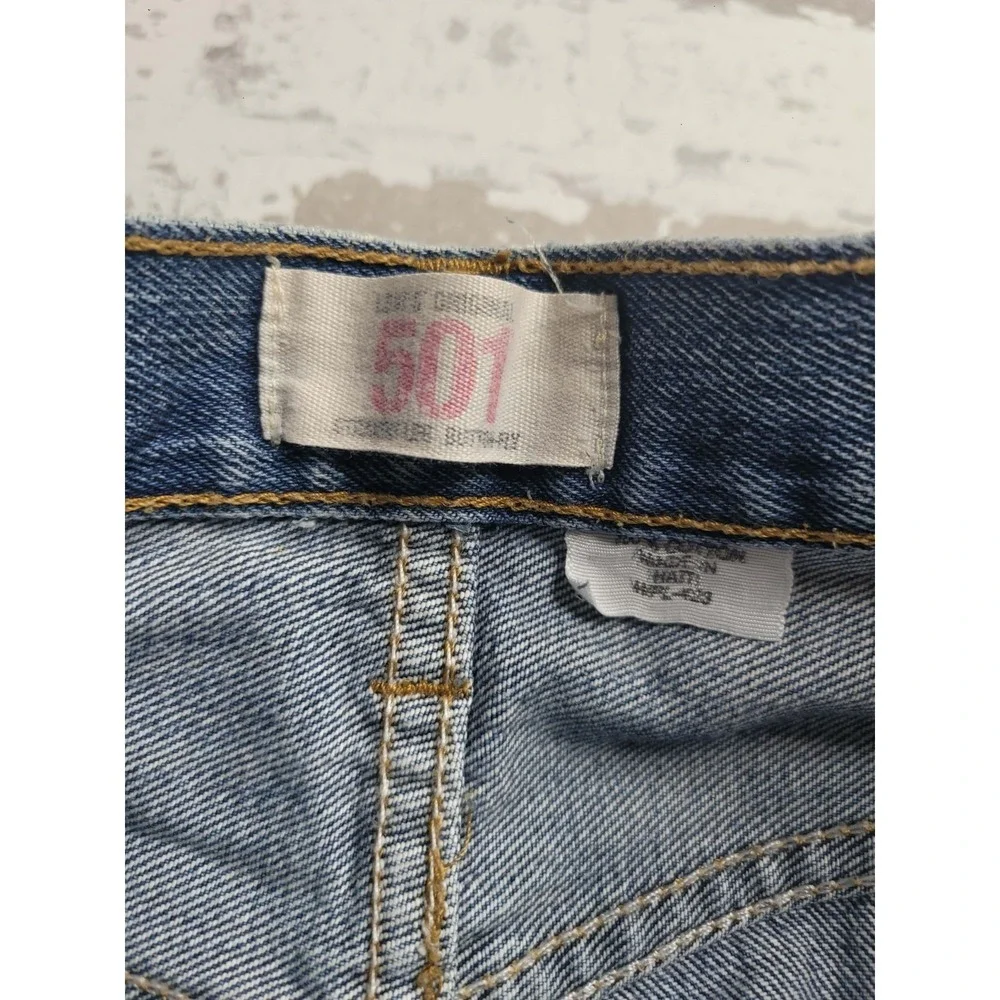 Levis 501 Jeans Mens 32x34 Blue Denim Straight Leg Button Fly Medium‎ Wash